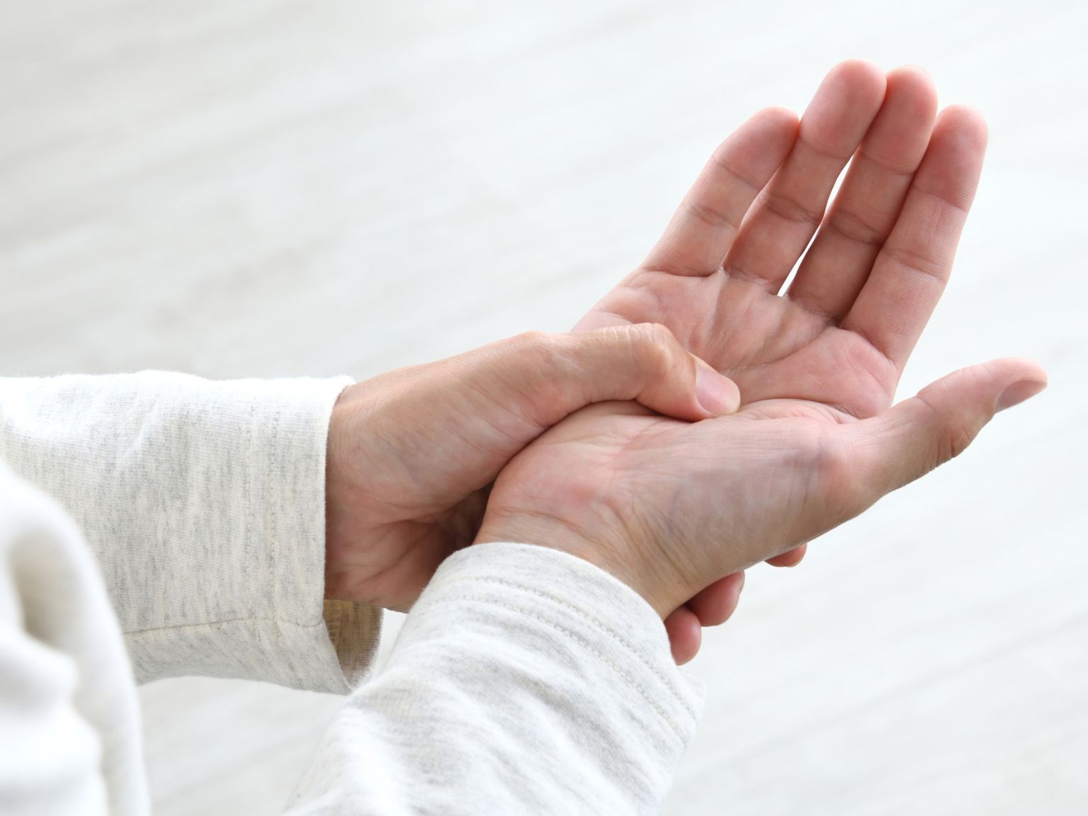 Early warning signs of multiple sclerosis including numbness fatigue and vision problems